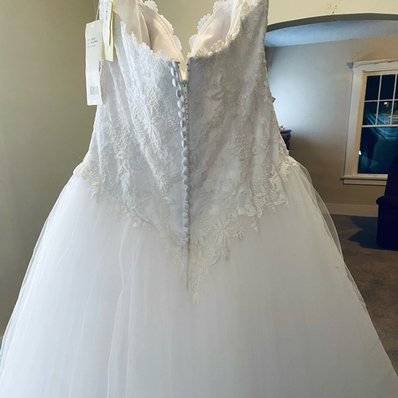 Private collection wedding dress from shop in PA. - Picture 1 of 5